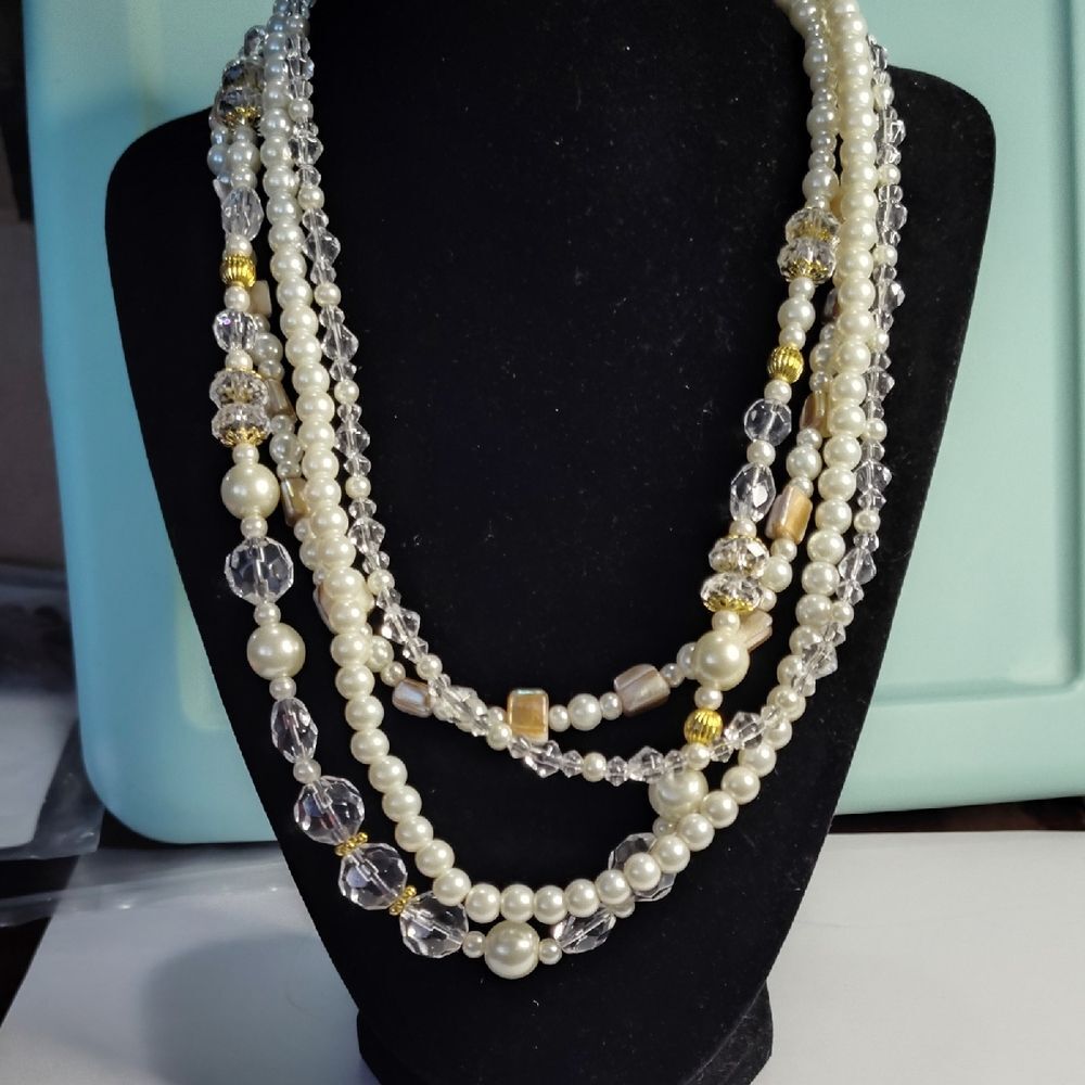 Elegant Faux Pearl and Crystal Necklace